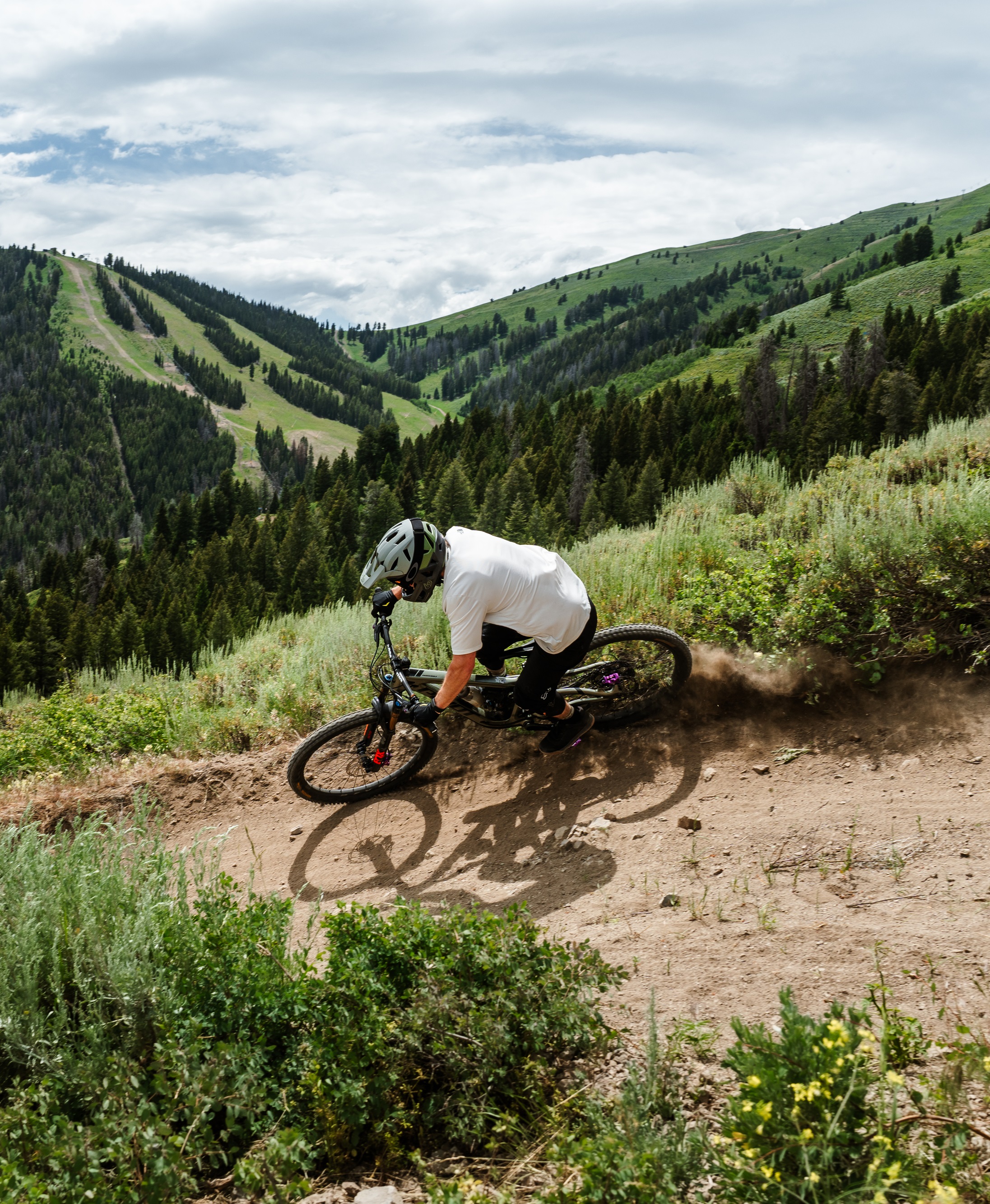 crop_svr_summer_mtn-biking-nick-lacey_nick-montee_07-02-25_5-4001x2667-042676b