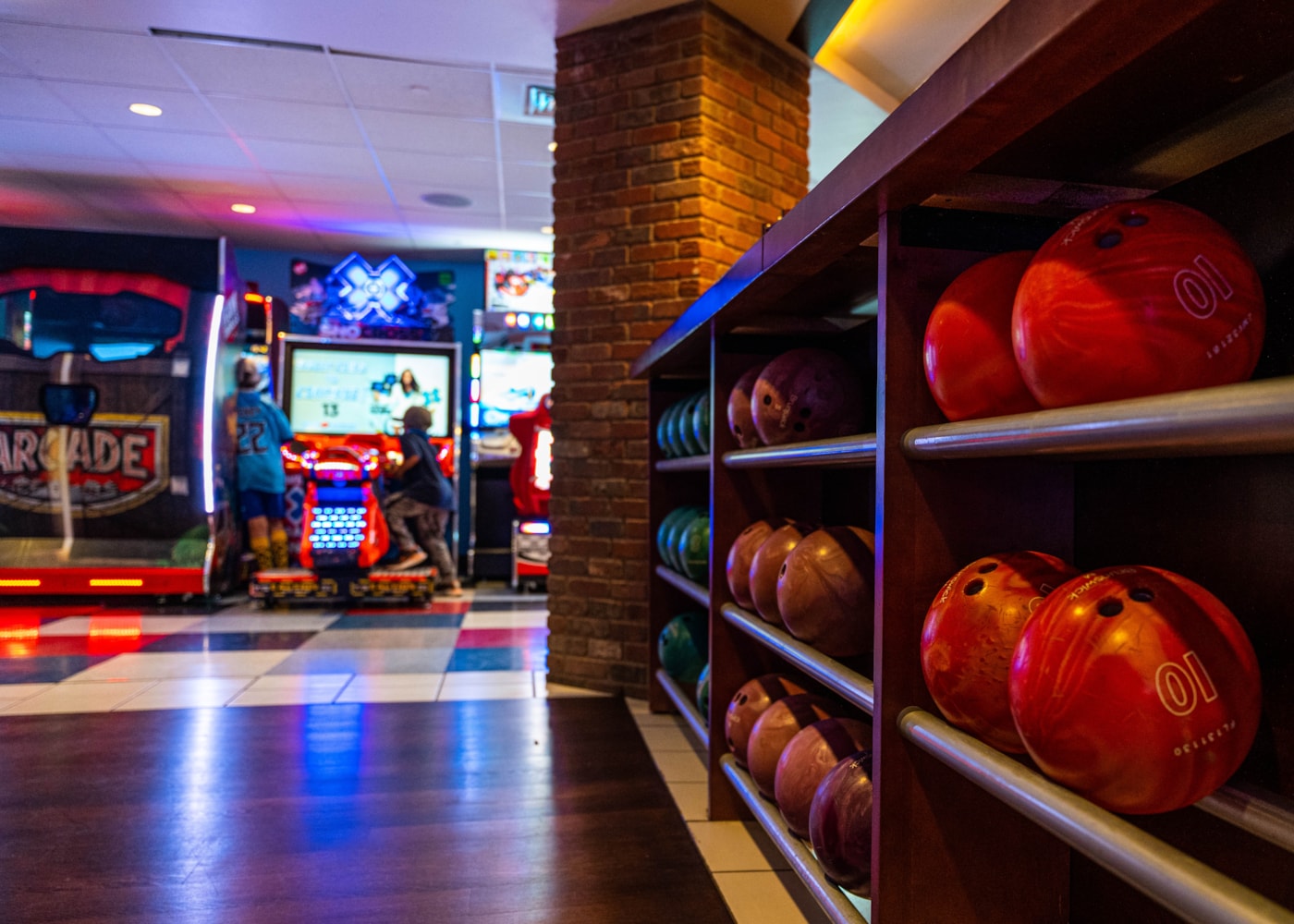 svr_lodge_bowling_alley_slider_winter_2023_hayden_3.jpg