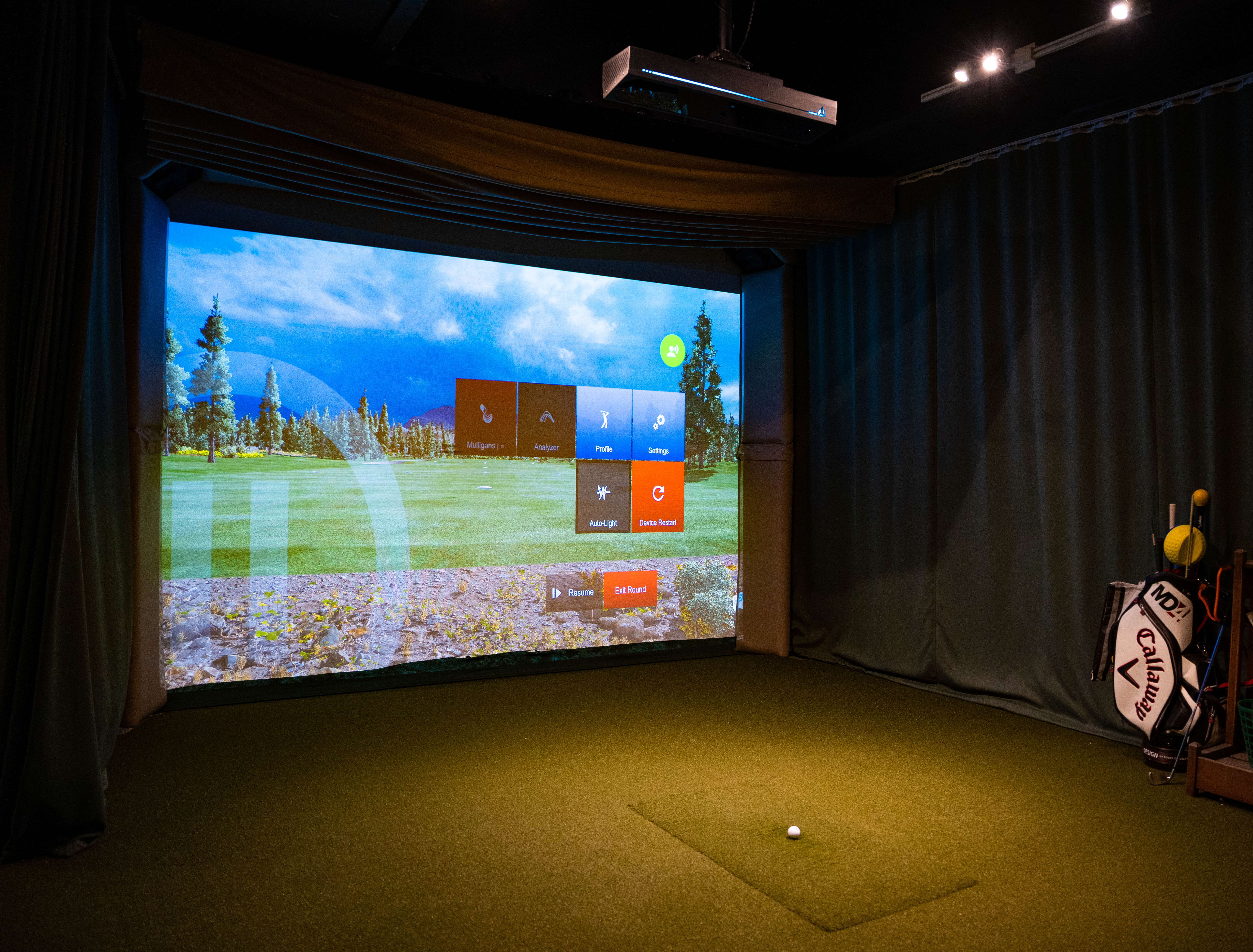 svr_lodge_golfsimulator_winter_2022_gilmour_hayden_10.jpg