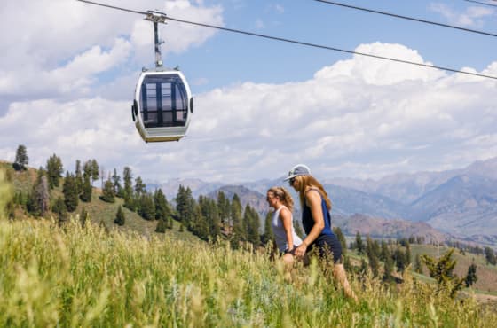 svr_summer_sofiajaramillo-hiking-6936-5001x3335-97f3584