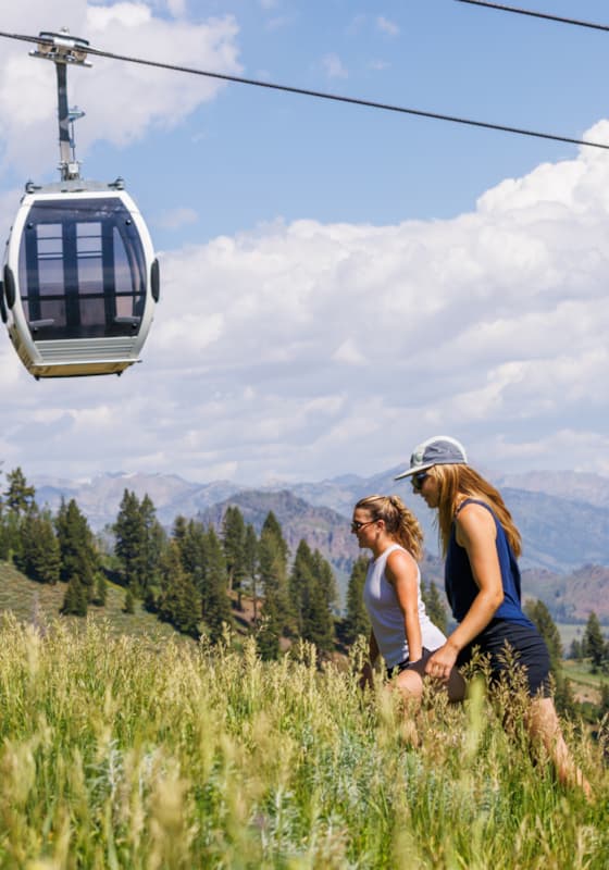 svr_summer_sofiajaramillo-hiking-6936-5001x3335-97f3584