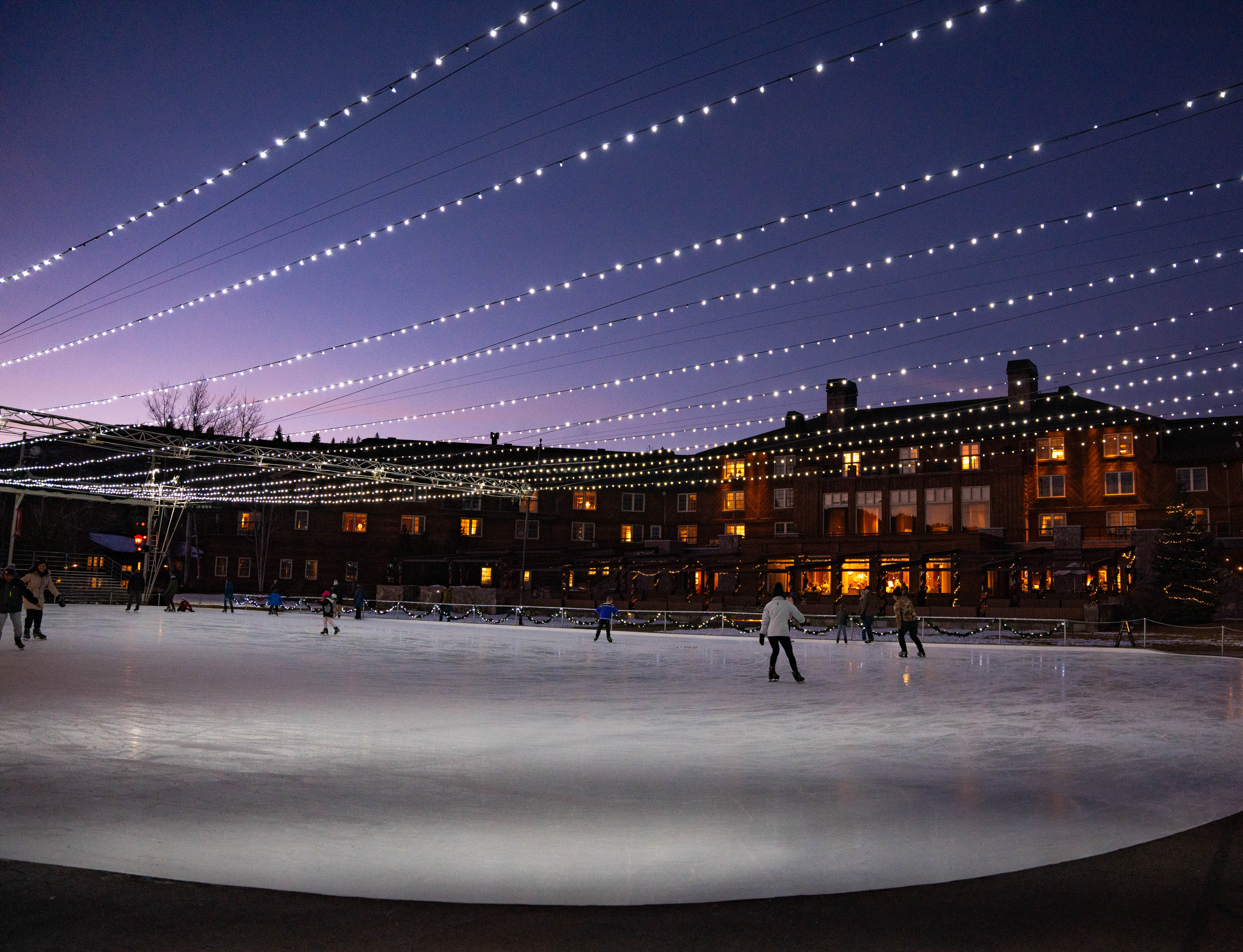 svr_village_winterwonderland_holidaymarket_treelighting_winter_2023_gilmour_hayden_8-_