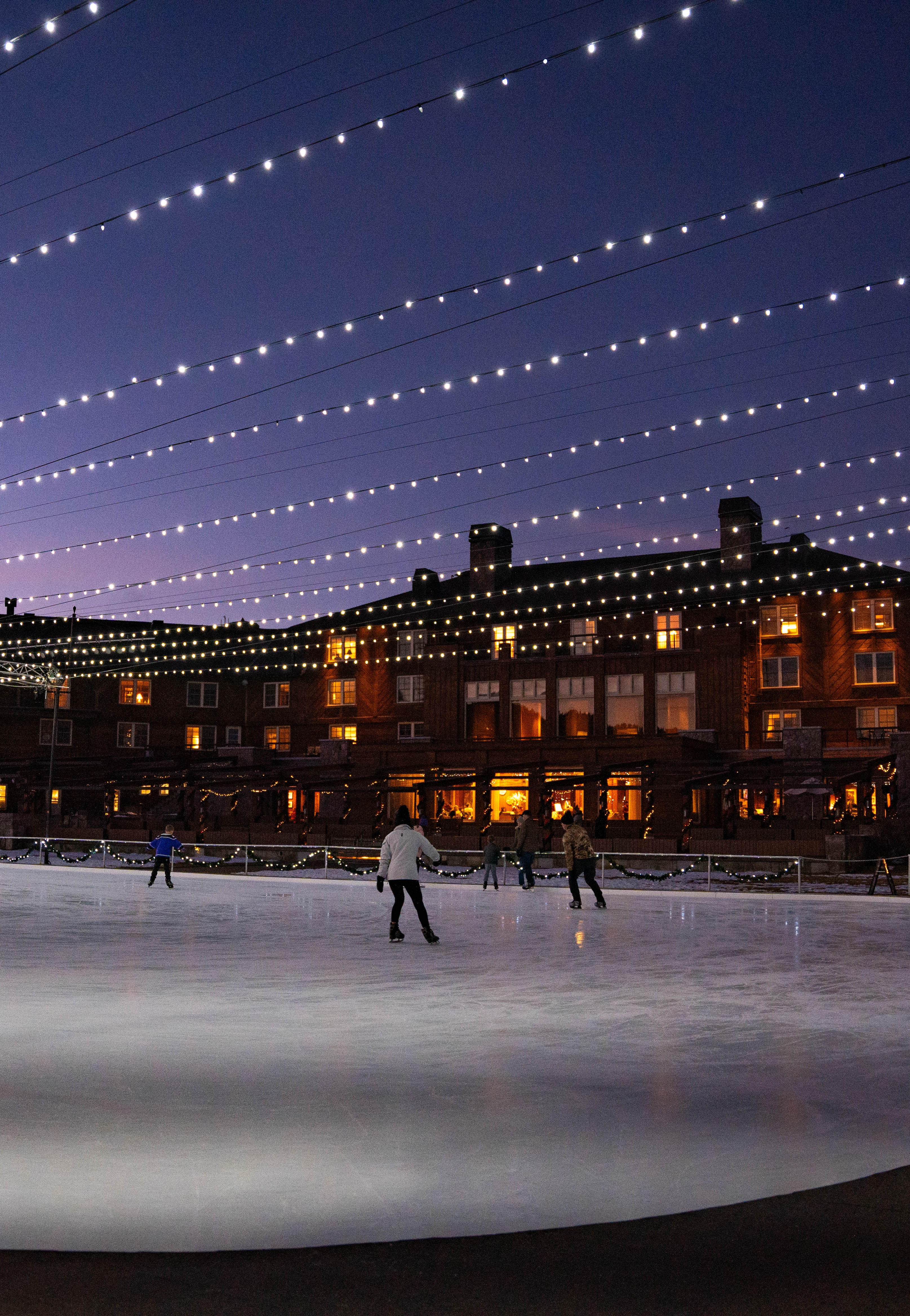svr_village_winterwonderland_holidaymarket_treelighting_winter_2023_gilmour_hayden_cropped