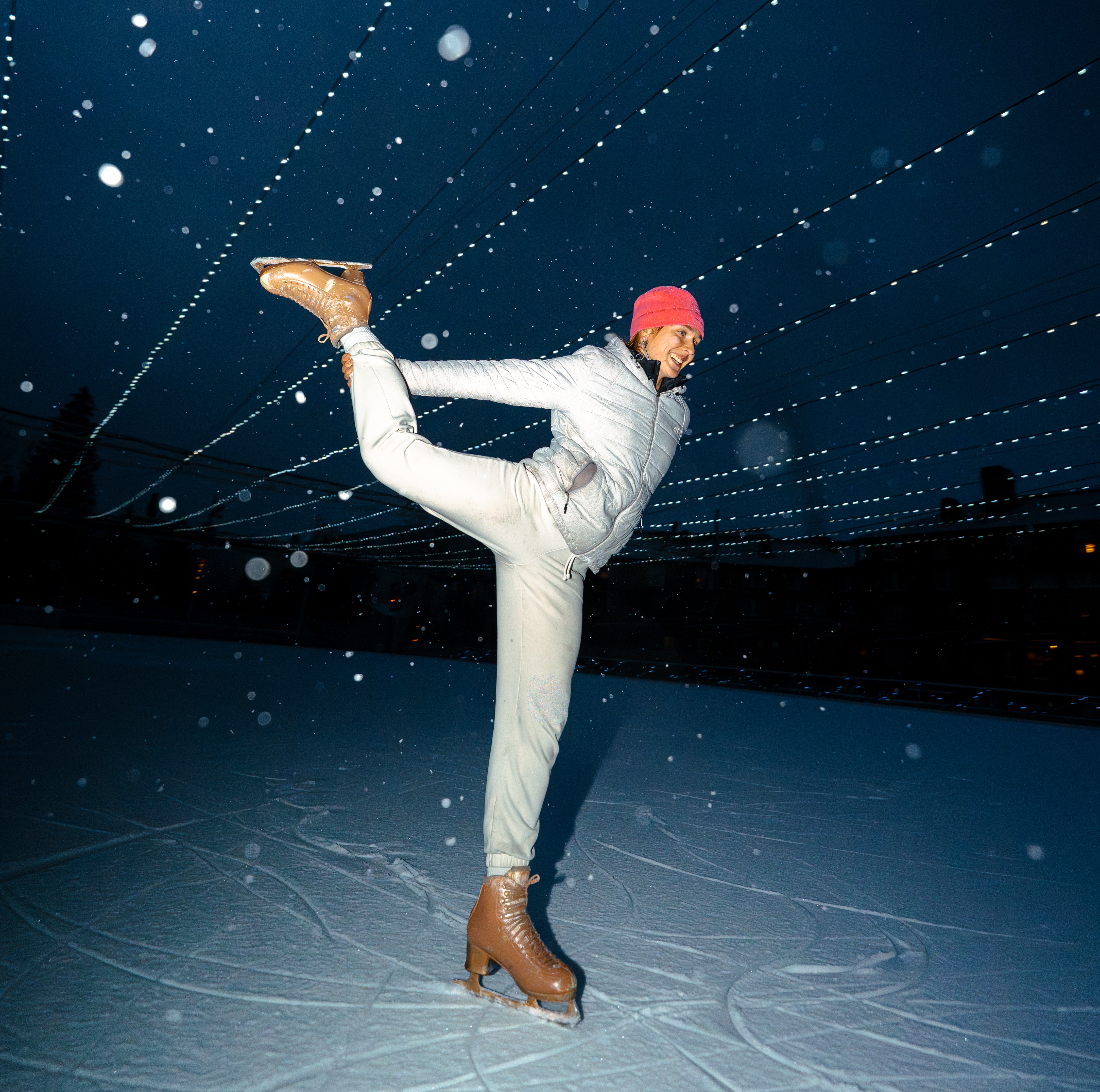 svr_winter_wonderland_ice_skating_a7401851_12-05-25_crop