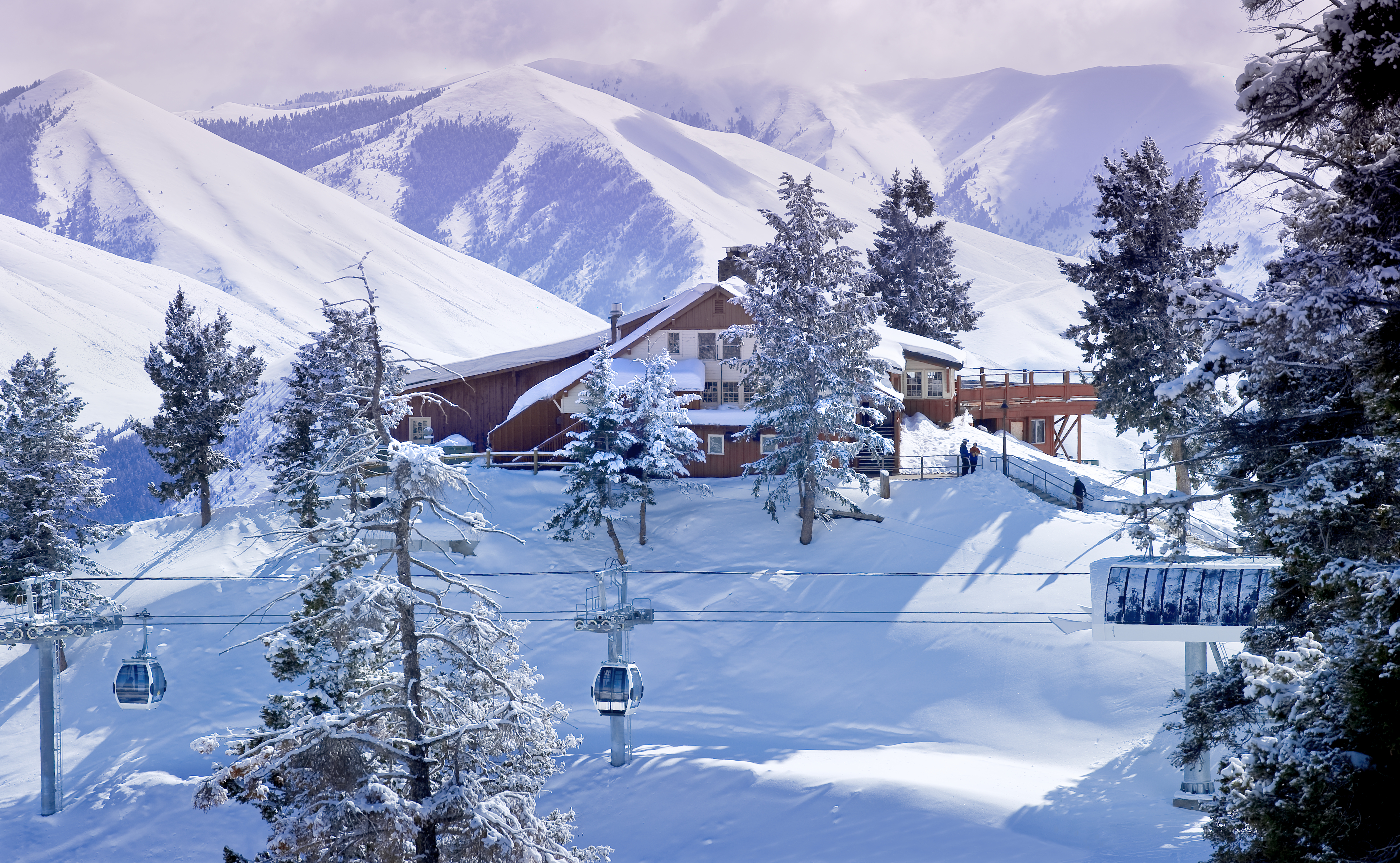 sunvalley_round-house_winter-5844x3603-028ba8d_
