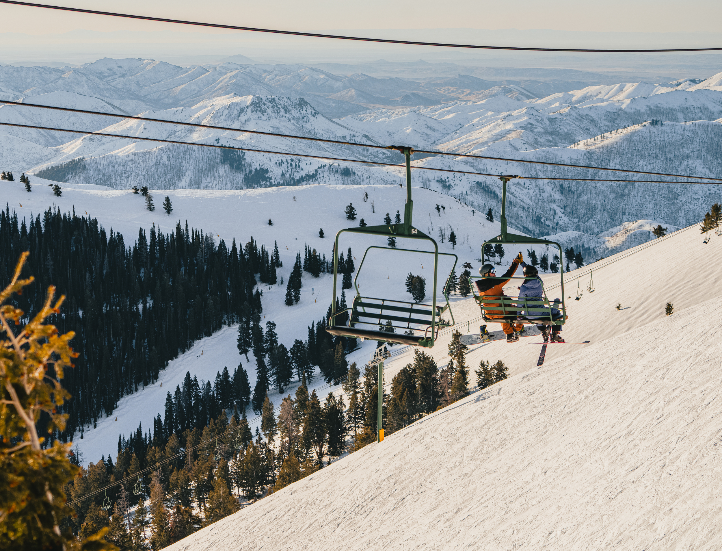 svr_winter_skiing_james_conrad_chairlift_early-up-18-2501x1907-f55b8c1