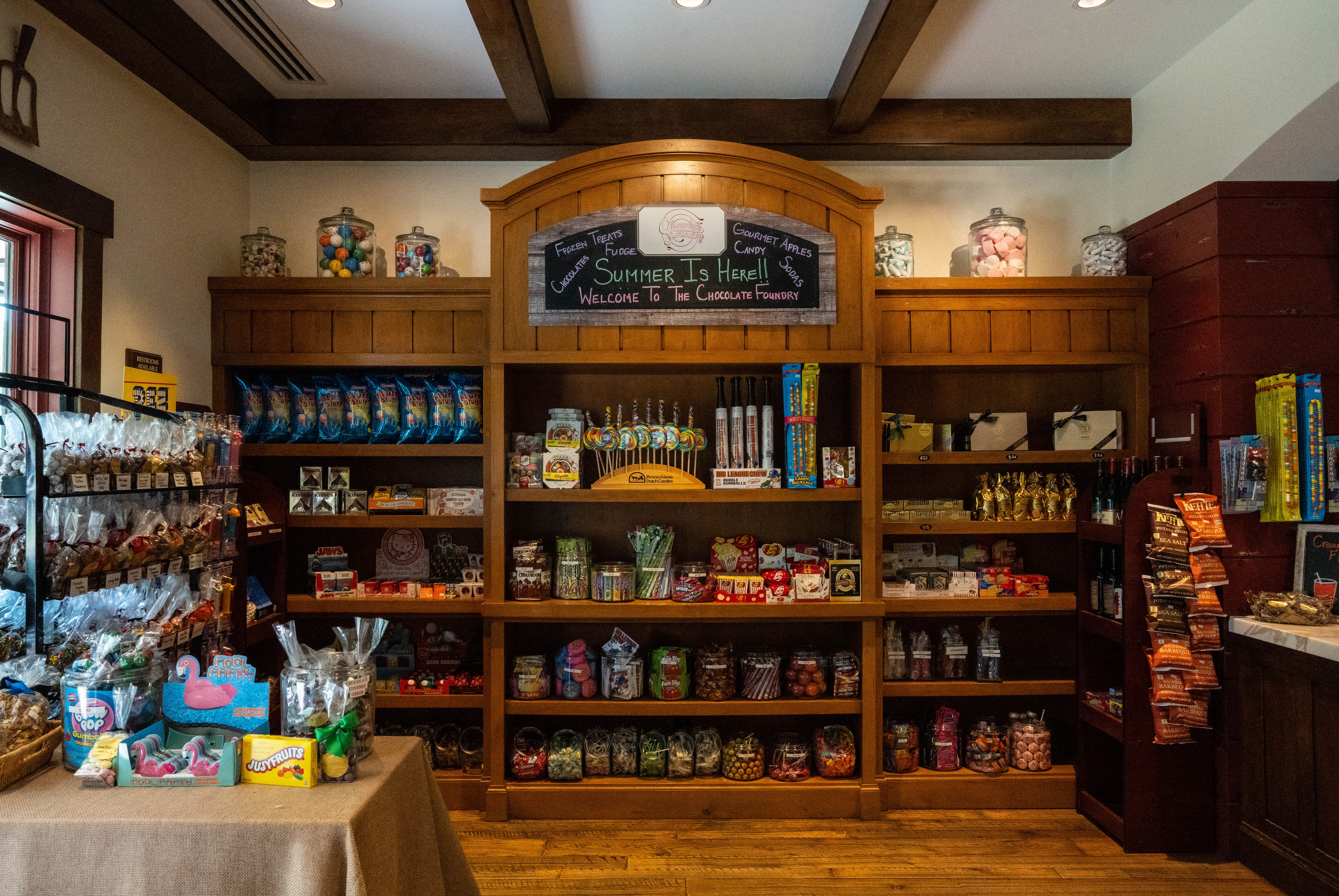 svr_chocolatefoundry_dining_summer_2022_gilmour_hayden_15