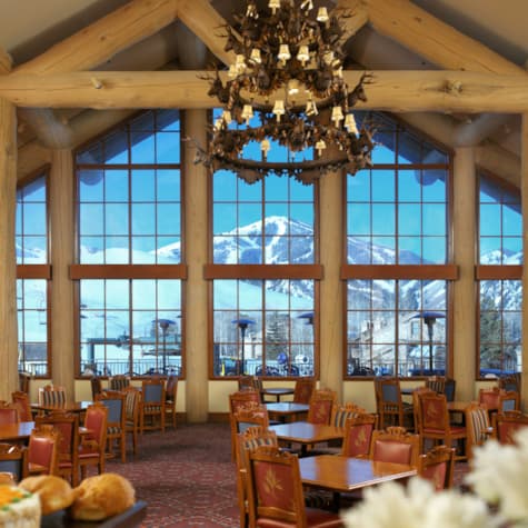 svr_dollarlodge_dining_apres_family_winter_2012