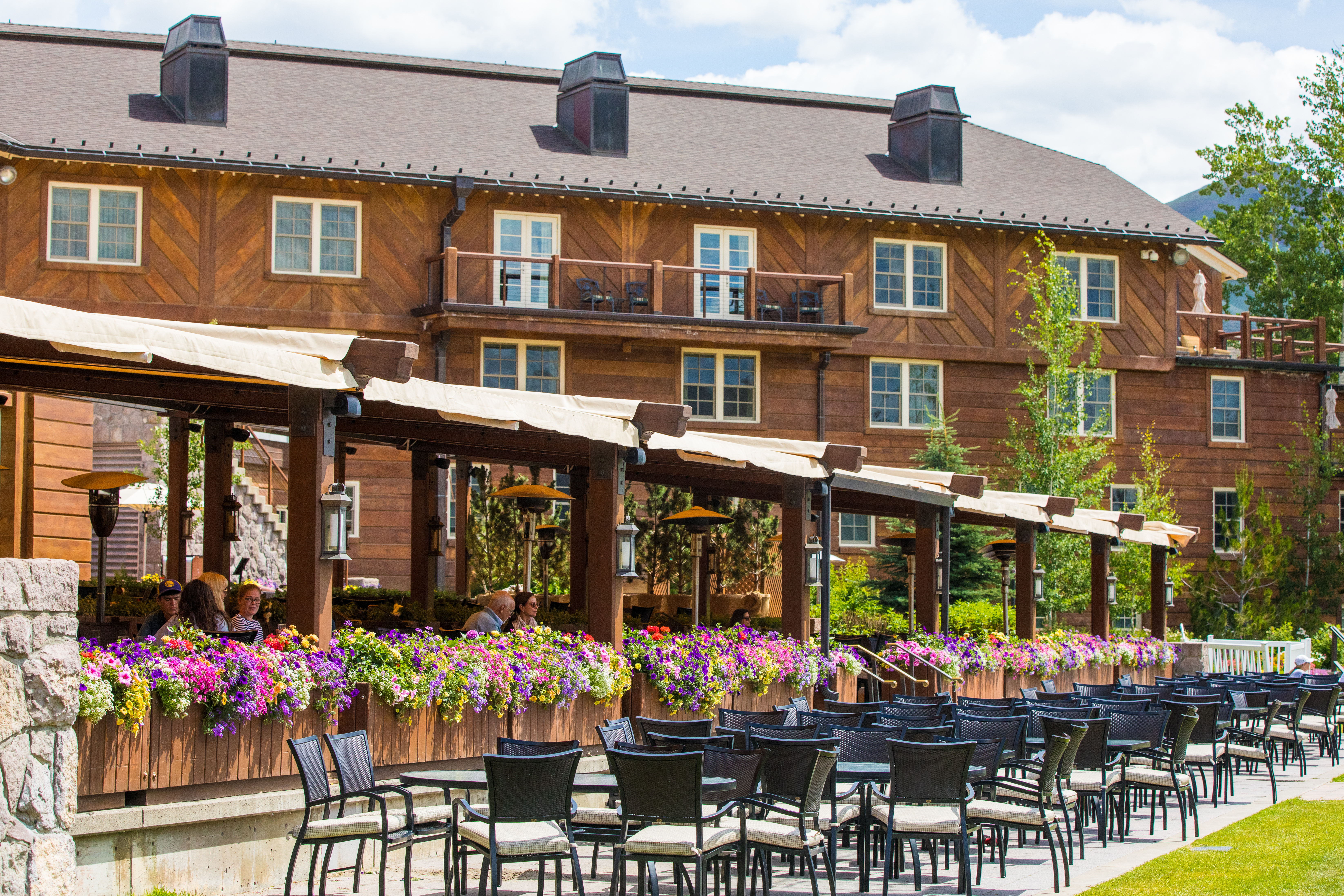 svr_gretchensterrace_dining_summer_2019_idarado_6-(1)