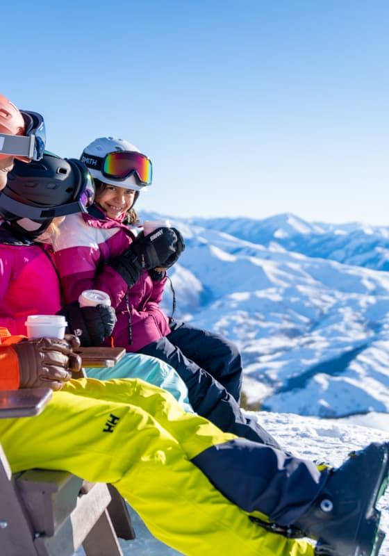 svr_lookoutlodge_dining_apres_family_winter_2020_6