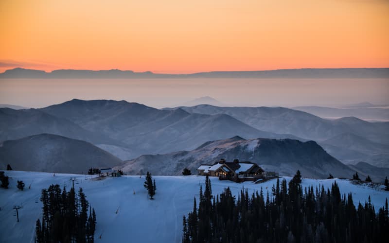 svr_seattleridgelodge_dining_skiingriding_aerial_sunrise_winter_2018_idarado.jpg
