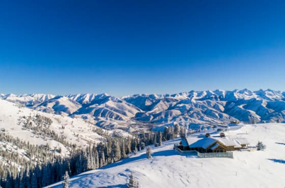 svr_seattleridgelodge_dining_skiingriding_aerial_winter_2018_idarado_2