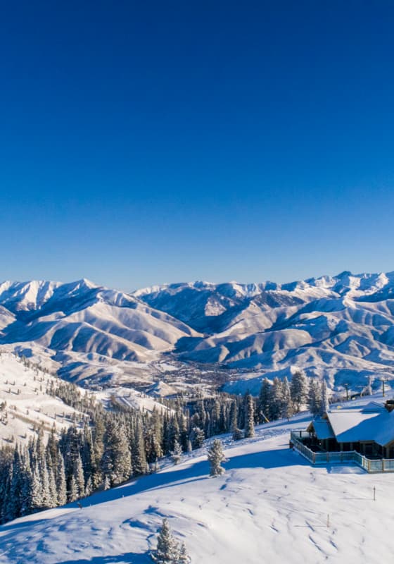 svr_seattleridgelodge_dining_skiingriding_aerial_winter_2018_idarado_2
