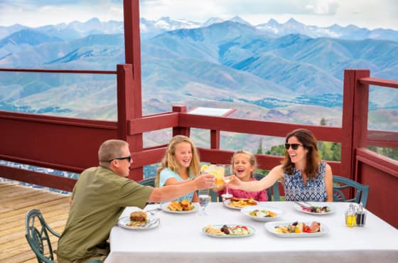 svr_roundhouse_dining_family_summer_2017_dondero_steve_1