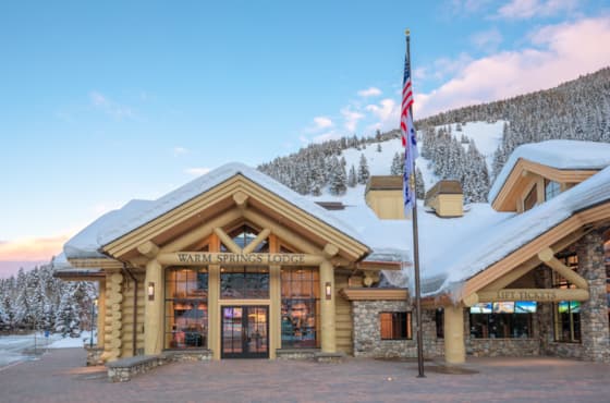 svr_warmspringslodge_dining_skiingriding_winter_2019_dondero_steve_2