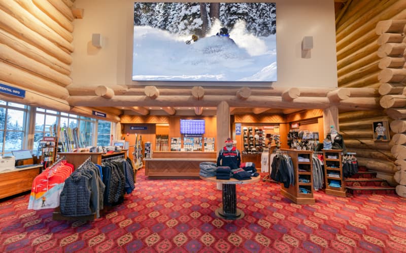 svr_warmspringslodge_dining_skiingriding_winter_2019_dondero_steve_7.jpg
