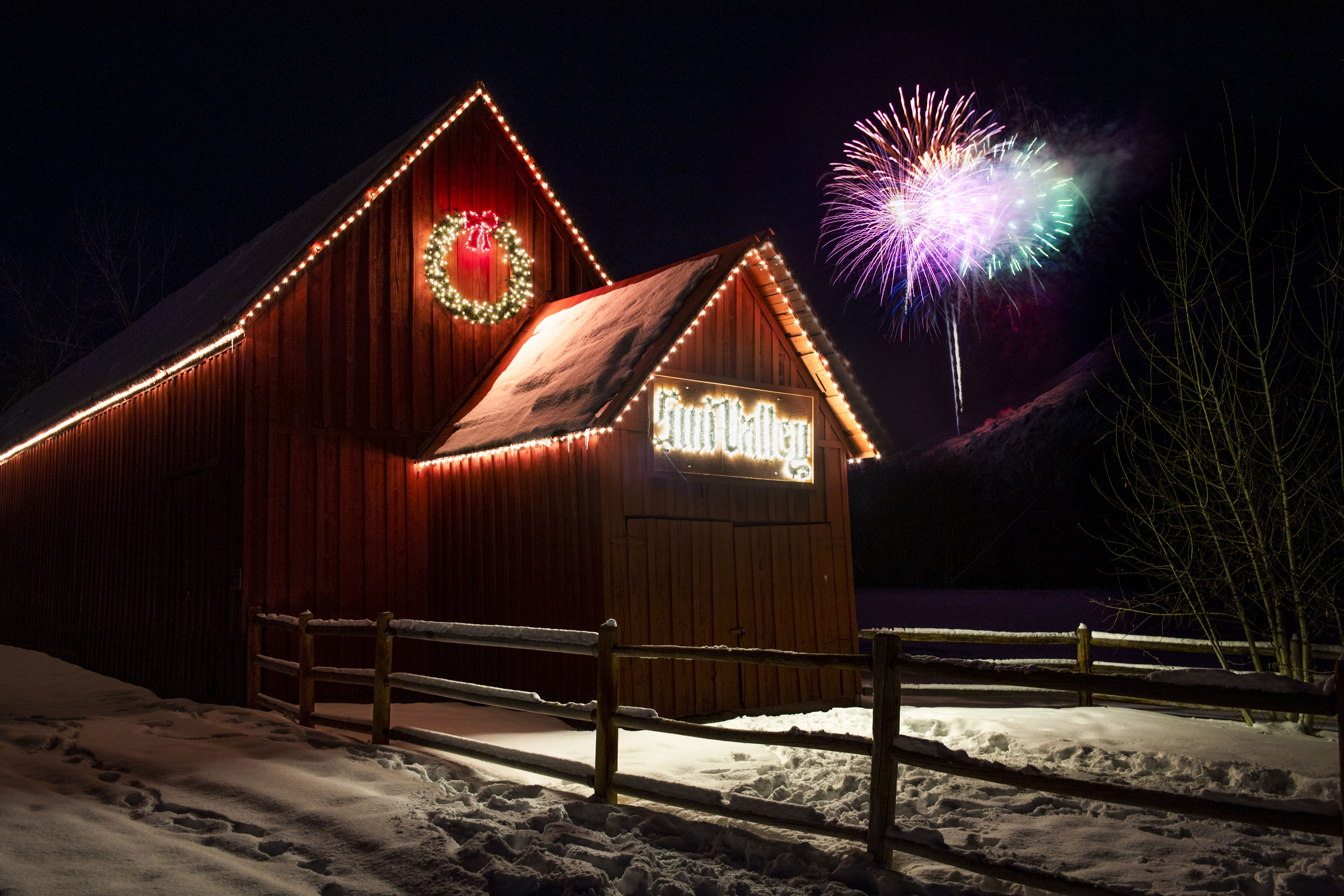 sv_redbarn_holiday_fireworks-(2)