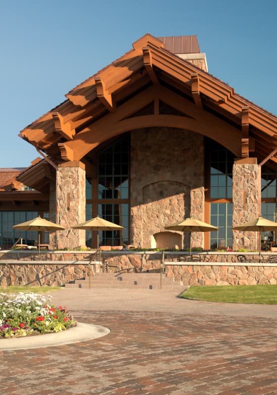 svr_svclub_dining_exterior_summer_2012_4