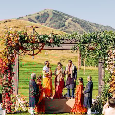 svr_dollar_wedding_taylor-sakthi-ceremony-baldy-background