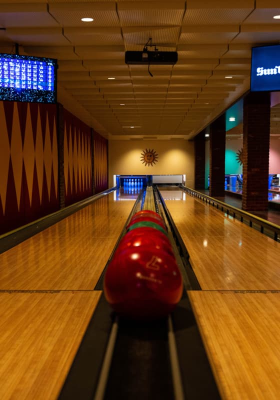 carousel-winter-bowling