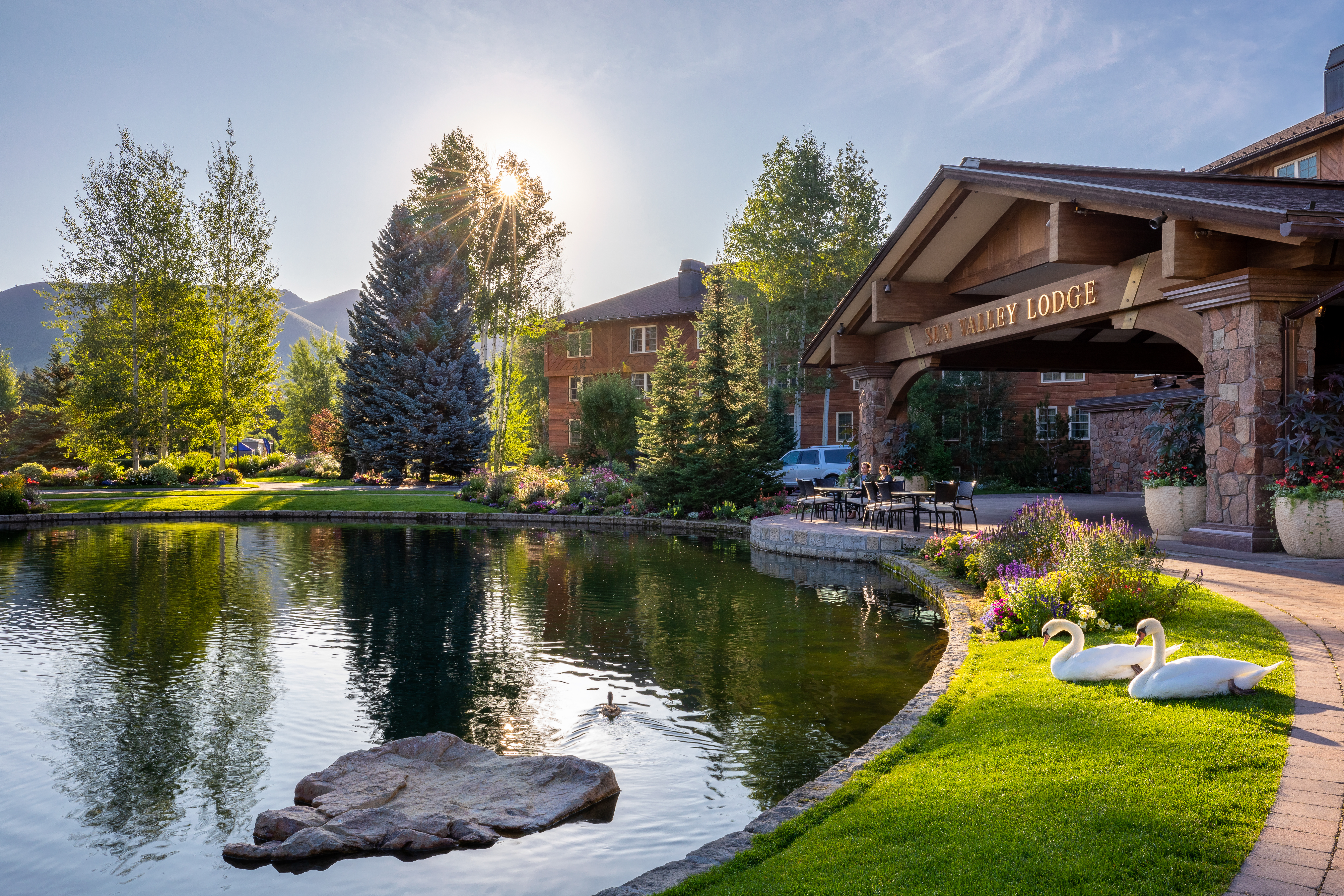 svr_svlodge_lodging_exterior_summer_2019_dondero_steve_3