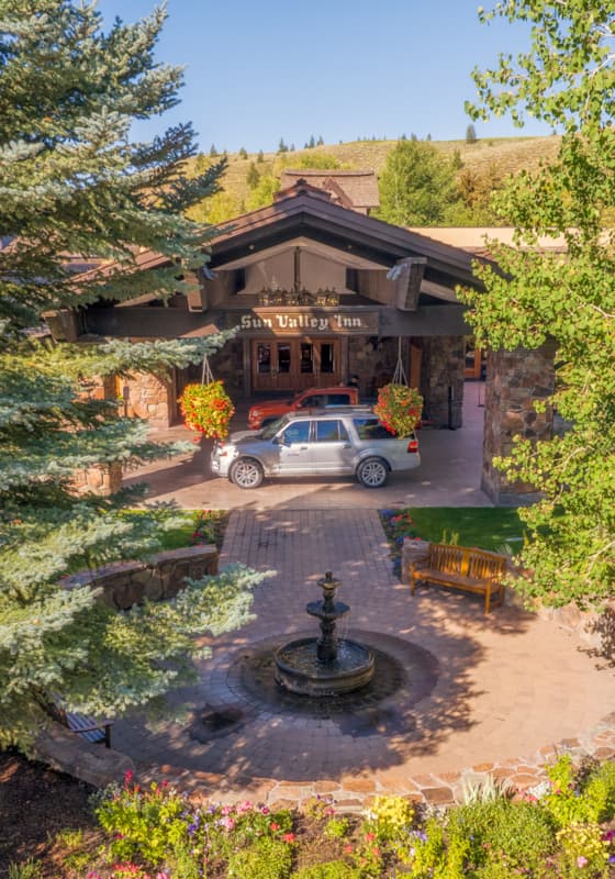 svr_inn_lodging_exterior_summer_2023_morton_cooper_3