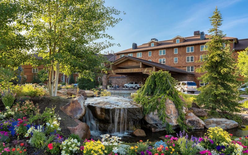 SVR_Lodge_Exterior_Summer_Pond_Flowers