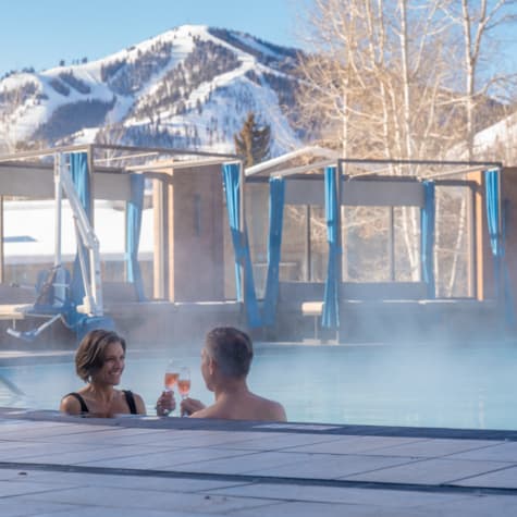 svr_lodge_pool_couple_forza_01-06-24_4