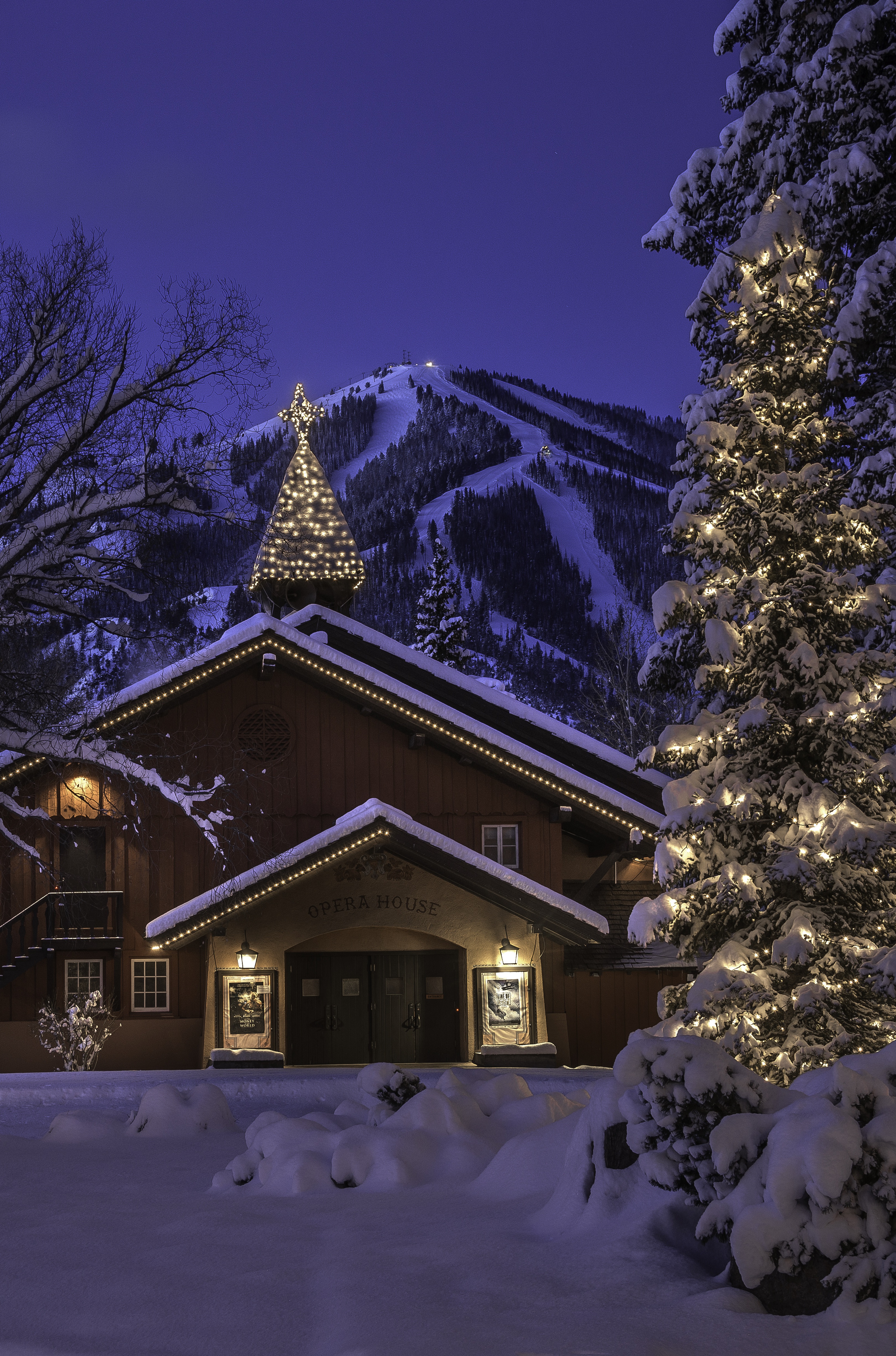 svr_operahouse_winterwonderland_winter_2018_syms_kevin_cropped