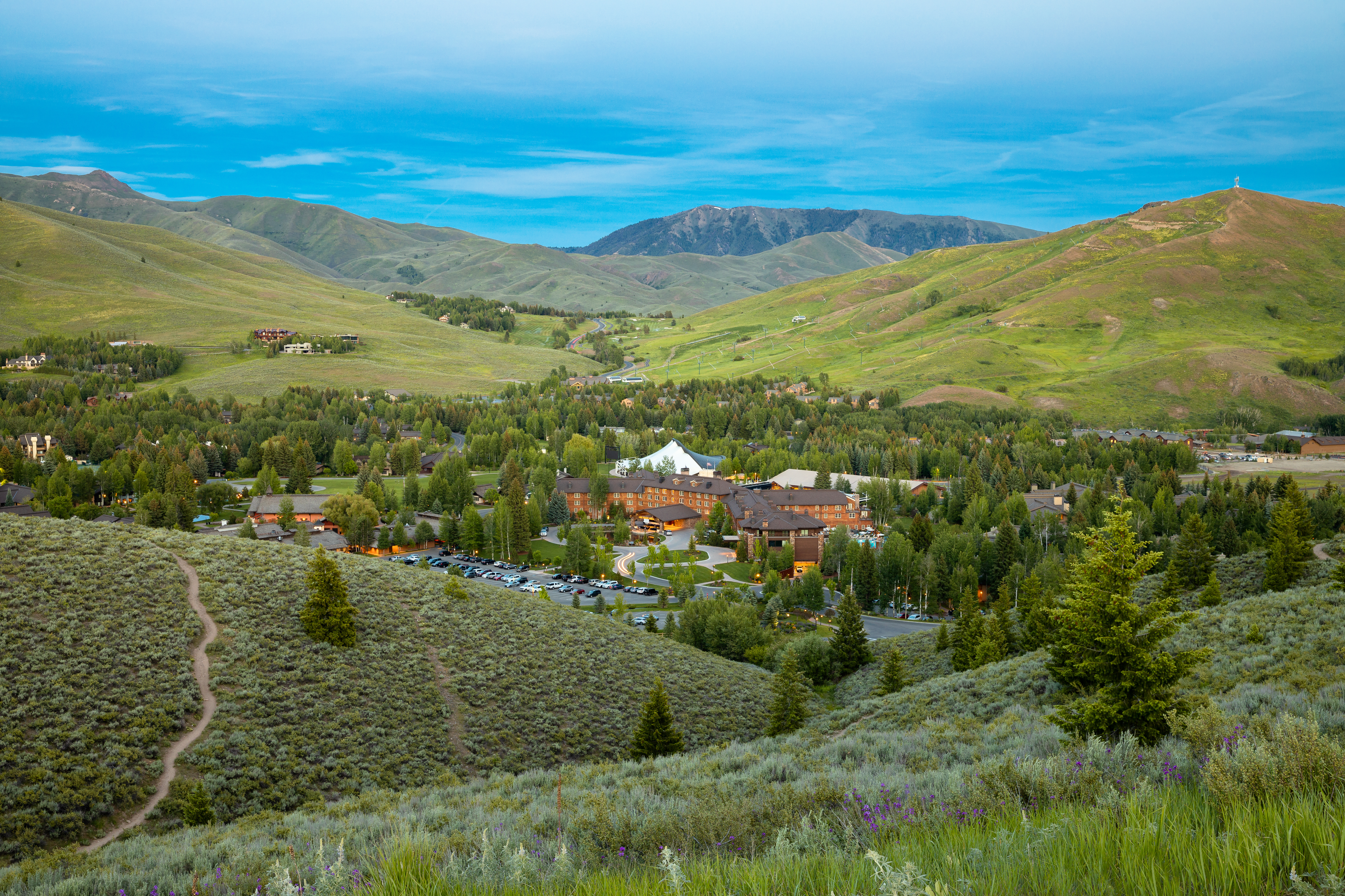 svr_svlodge_lodging_aerial_whiteclouds_summer_2019_dondero_steve