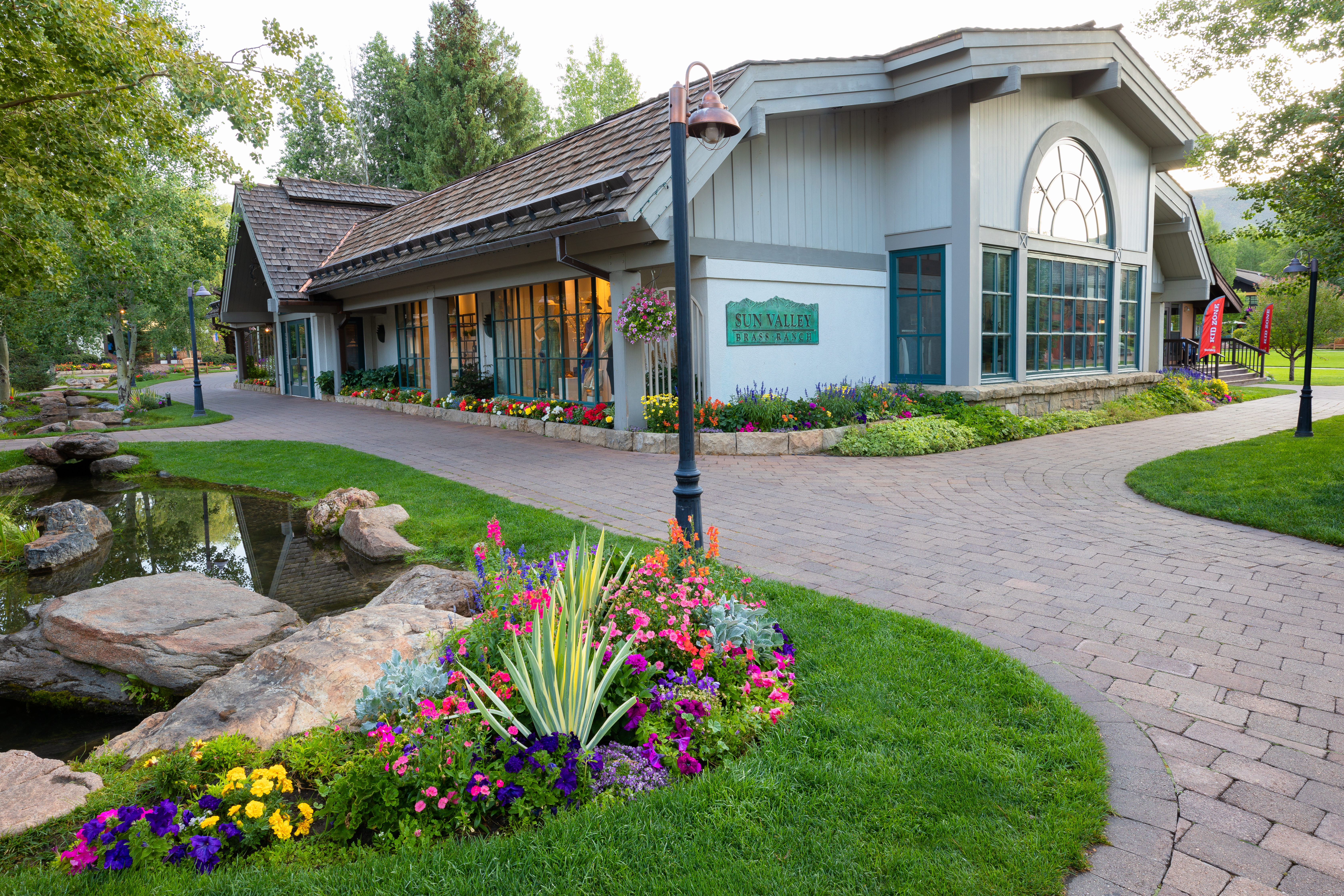 svr_brassranchvillage_retail_exterior_summer_2019_dondero_steve.jpg