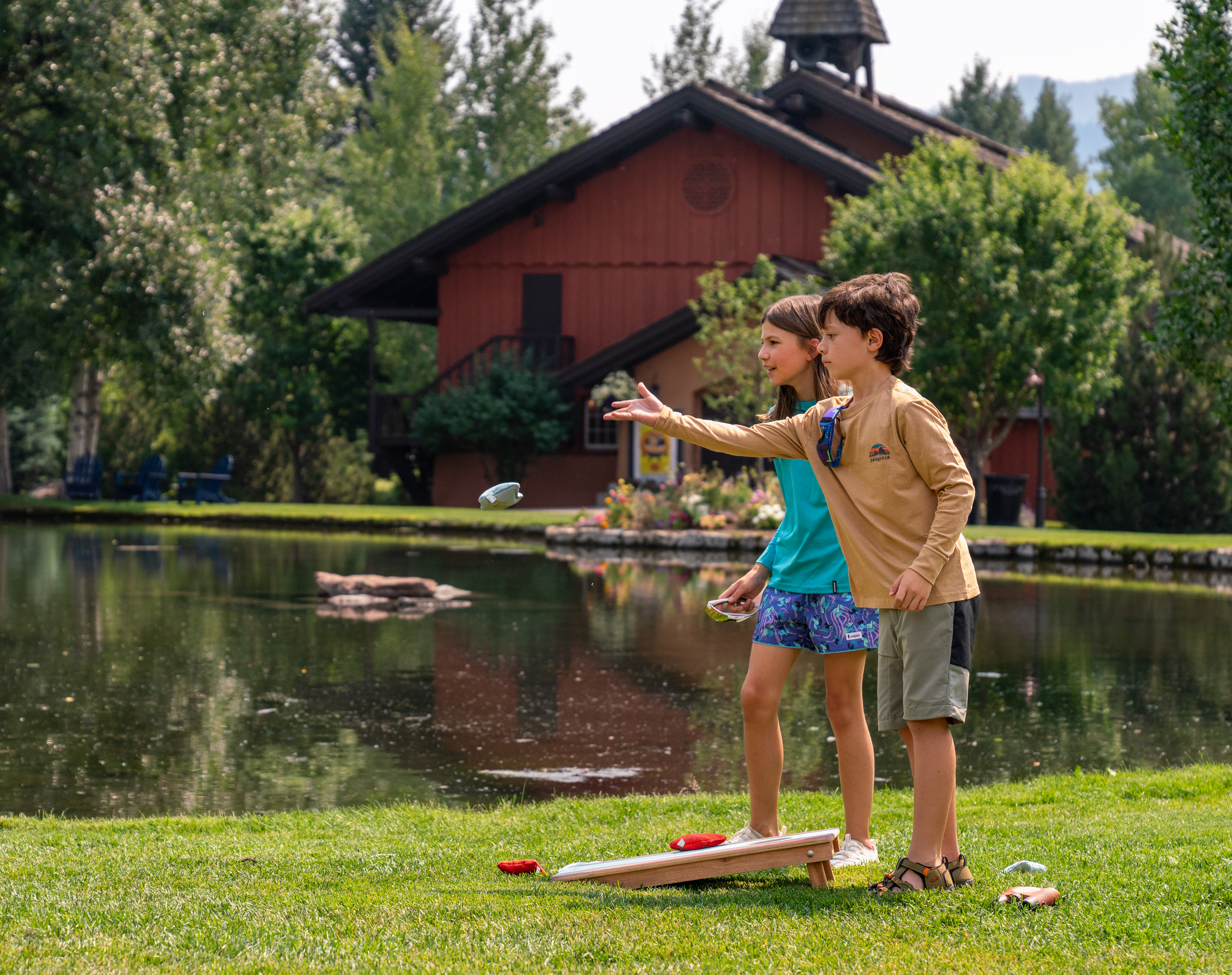 svr_petelanesvillage_retail_lawngames_summer_2024_morton_cooper_22