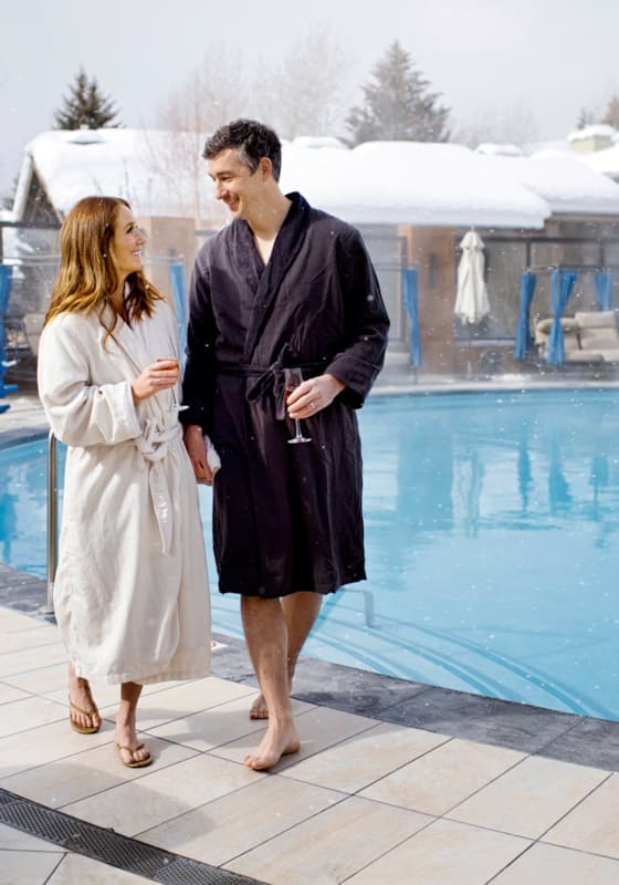 svr_lodgepool_swimming_couple_winter_2019_maybery_hillary_5