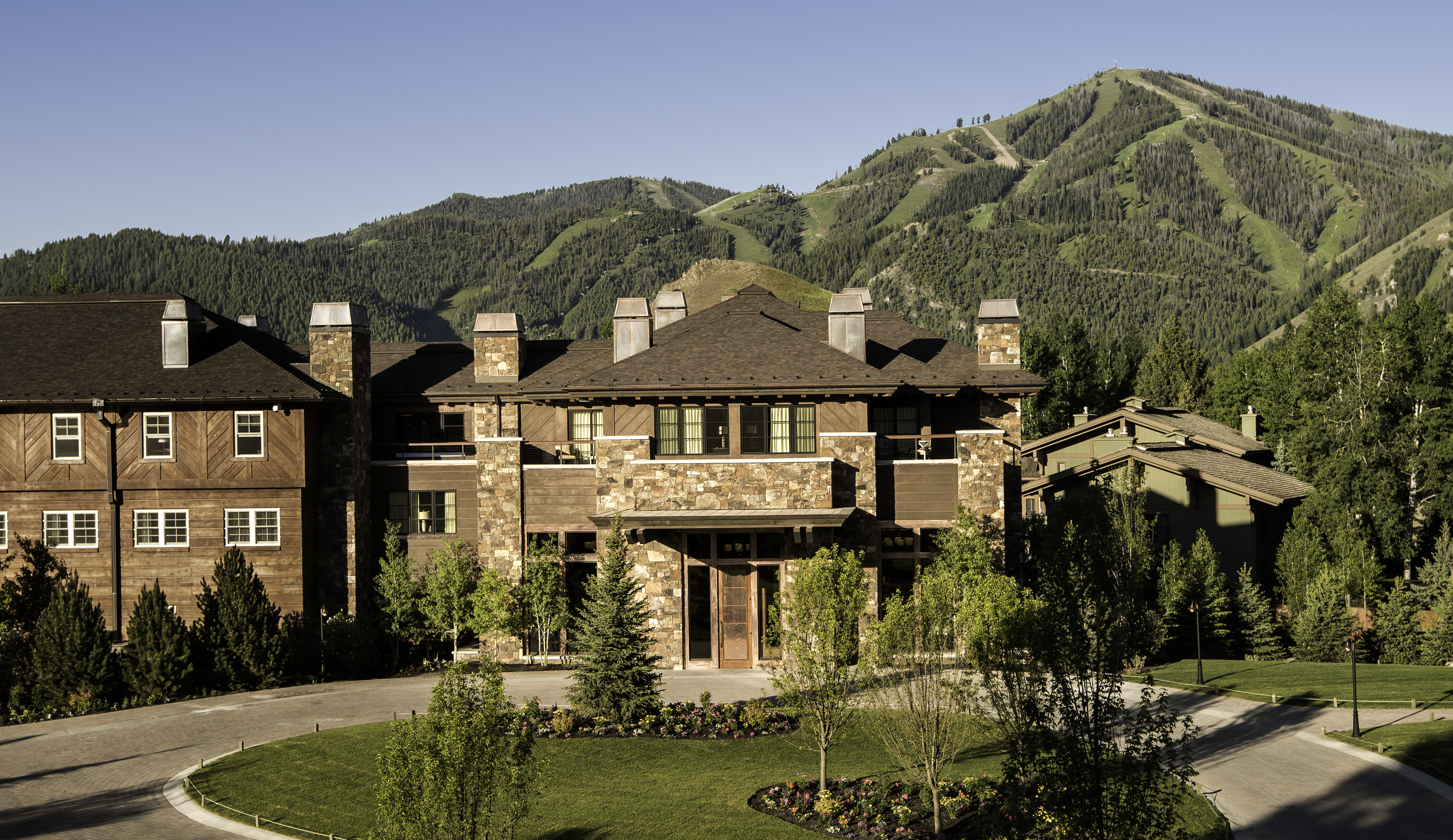 svr_spa_exterior_summer_2015_kevinsyms