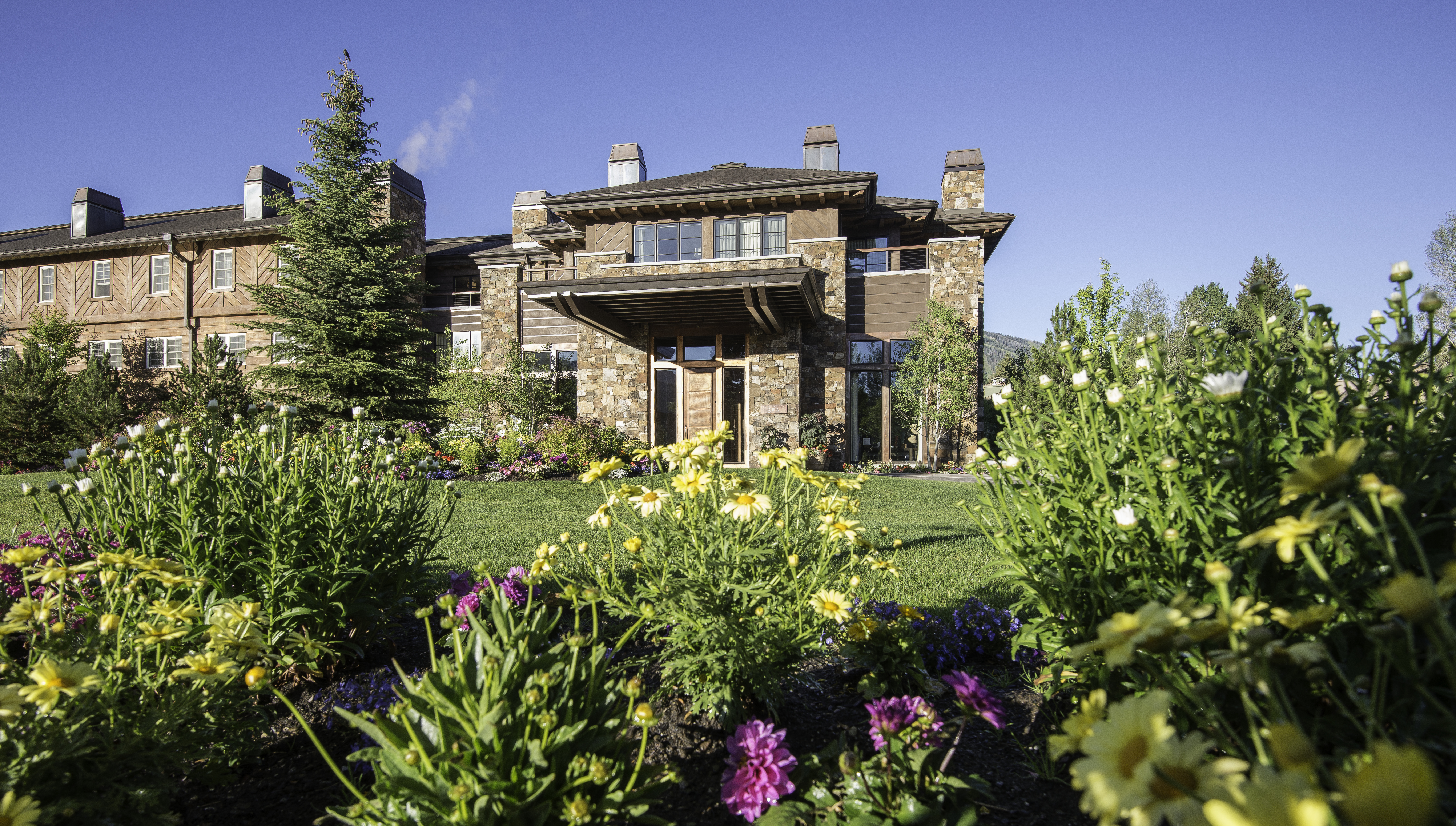 svr_spa_exterior_summer_2016