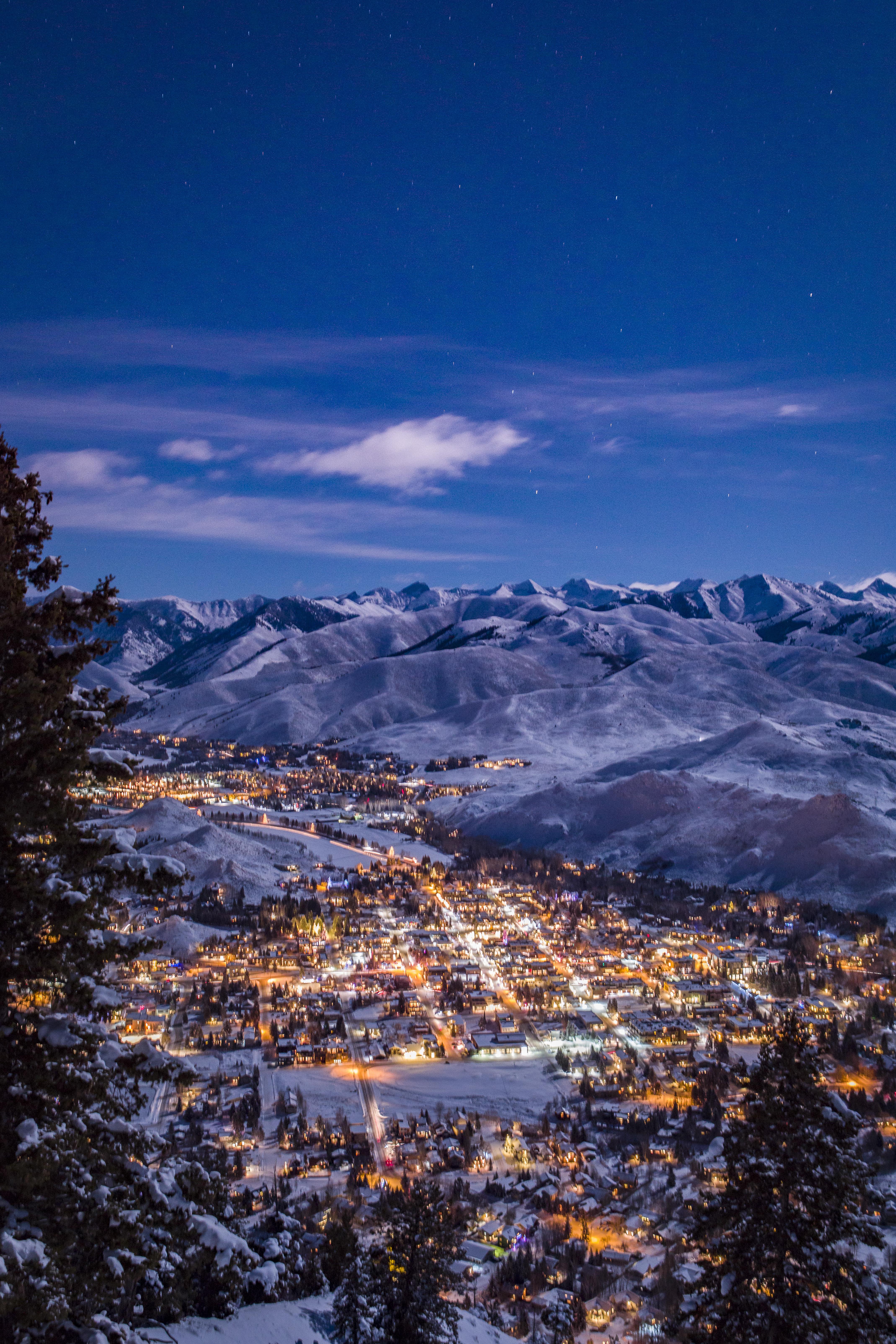 svr_ketchumsunvalley_scenic_night_lights_winter_2017_gadd_ray