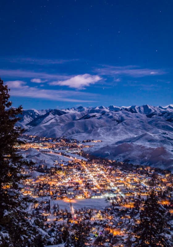 svr_ketchumsunvalley_scenic_night_lights_winter_2017_gadd_ray